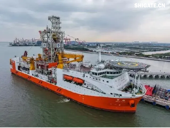 1月1日，國務院國資委新聞中心發(fā)布2024年度央企十大“超級工程”和央企十大“國之重器”，河鋼集團舞鋼公司參與研制的我國首個工業(yè)用途核能供汽項目“和氣一號”和中俄東線天然氣管道工程、中國南極秦嶺站，我國自主設計建造的首艘大洋鉆探船“夢想”號、亞洲首艘圓筒型海上油氣加工廠“海葵一號”、我國自主研制的更大直徑盾構(gòu)機“江海號”分別入選。  2024年以來，舞鋼公司深入落實“1127”工作規(guī)劃，堅持“以客戶需求為導向”，大力推進技術(shù)營銷，奮力拓展市場；強化科技創(chuàng)新驅(qū)動，以填補國內(nèi)市場空白為目標，研發(fā)更多具有舞鋼特色的新產(chǎn)品，助力國家“超級工程”建設和“大國重器”制造。